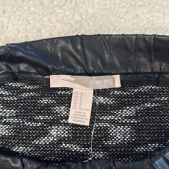 NWT Forever 21 Contemporary skirt size medium women’s - Picture 6 of 7